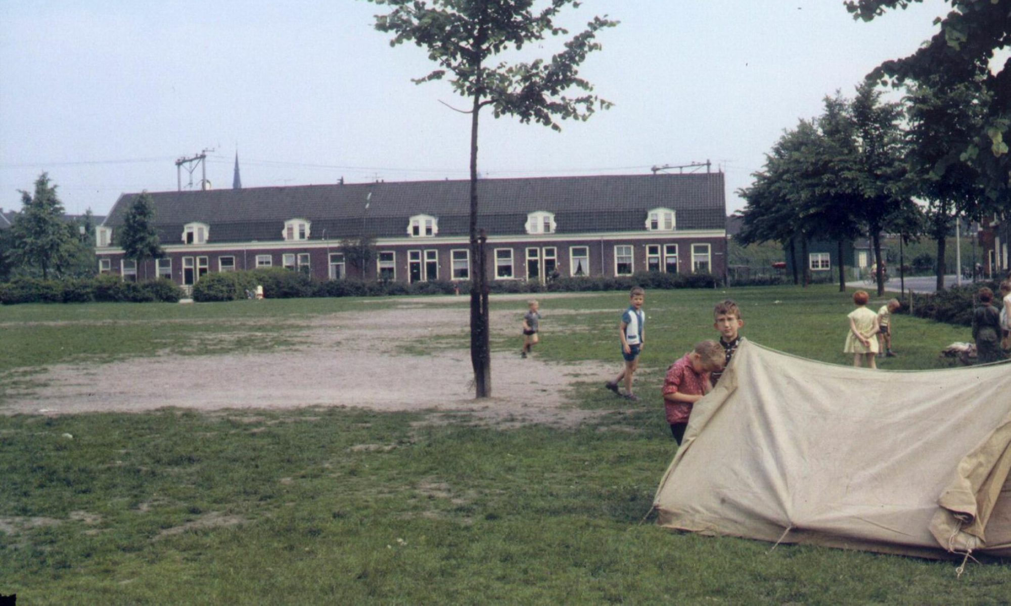 Huisje aan het spoor